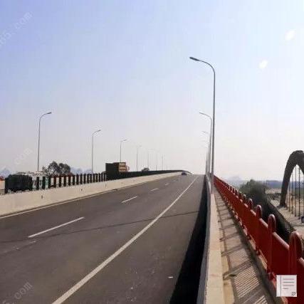 贵港旧航运枢纽大桥成功爆破 车辆可从新桥通行