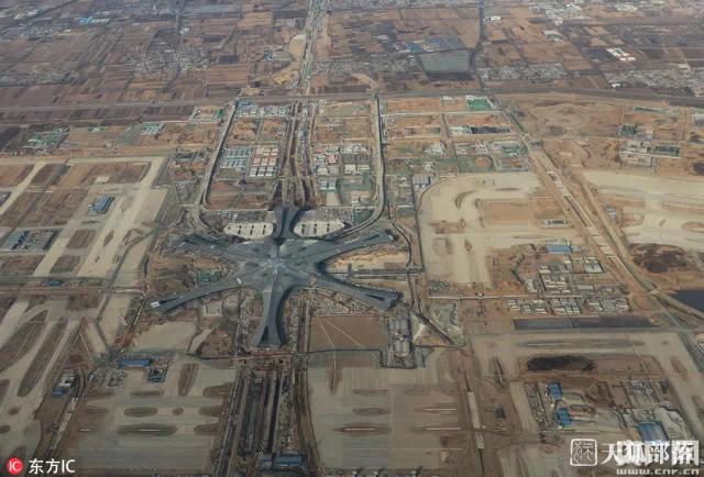 北京南苑机场(将搬迁)后的第三个客运机场,正在建设的四条跑道及一条