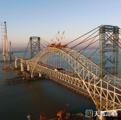 主跨388米！世界最大跨度公铁两用钢桁拱桥合龙