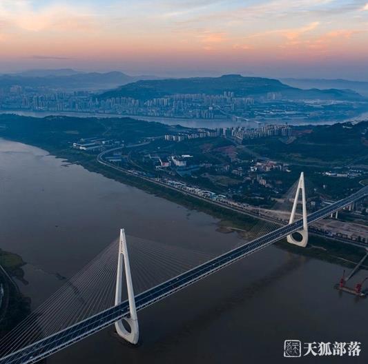 白居寺长江大桥“出圈”背后：最大跨径、最高桥塔、用钢量超“鸟巢”