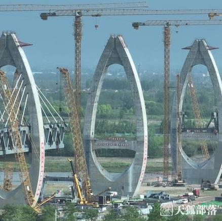 引汉济渭二期工程最大单体项目渭河管桥索塔全部封顶